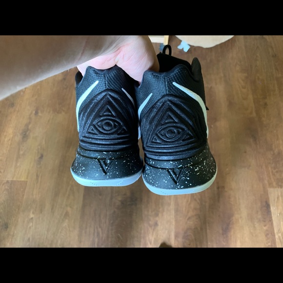 Kryie 5 black magic - Picture 6 of 6